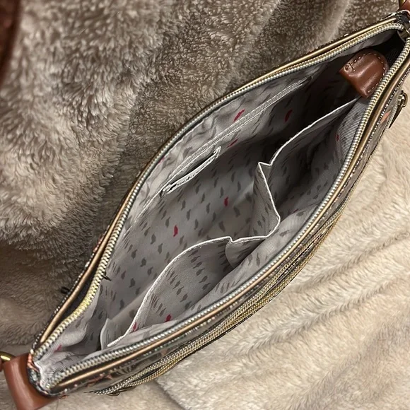 SAKROOTS Artist Circle City Crossbody - Picture 9 of 17